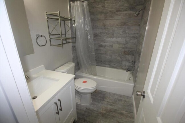 Building Photo - 9944 Murnane St