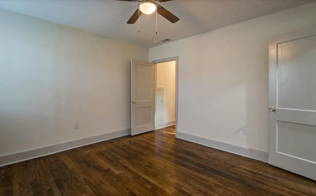 Building Photo - Beautifully renovated ranch bungalow locat...