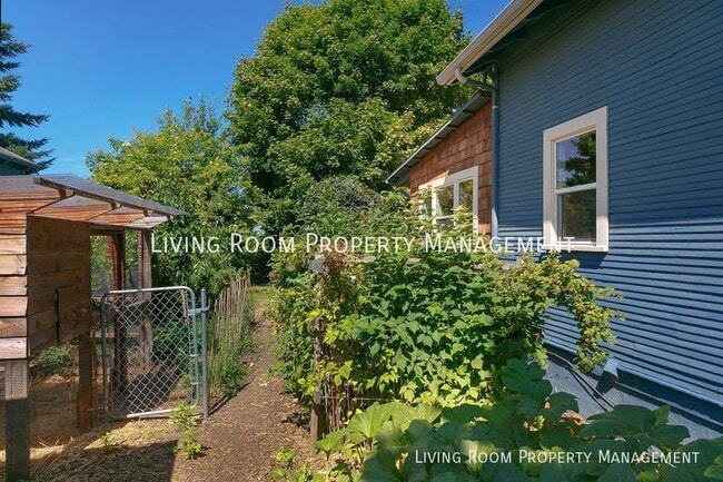 Building Photo - 6429 N Delaware Ave