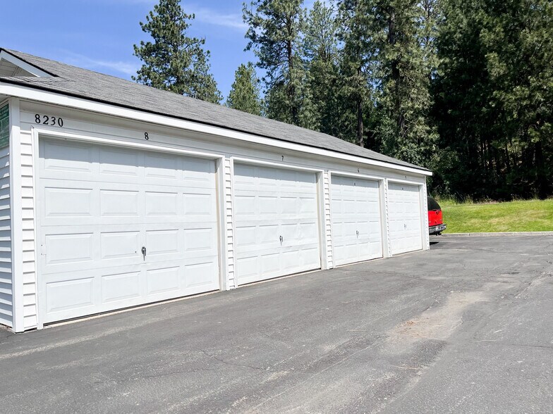 Building Photo - 8220 N Loch Haven Dr