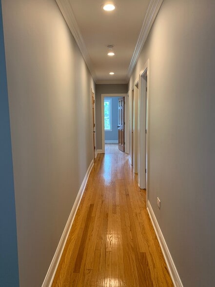 Building Photo - 739 Brummel St