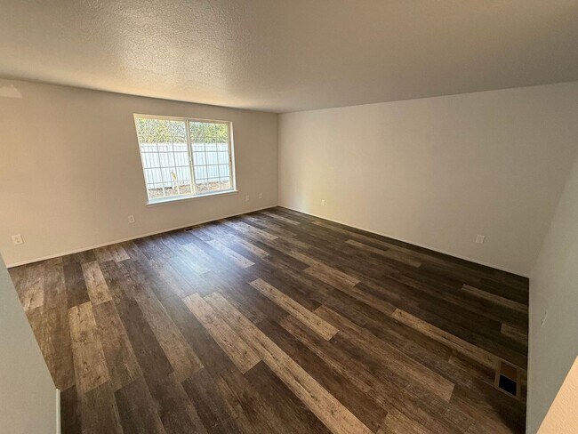 Building Photo - Cozy 3 bedroom Duplex in Berry Valley Estates