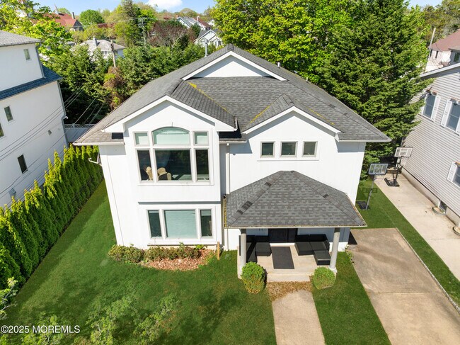 Building Photo - 230 Norwood Ave N