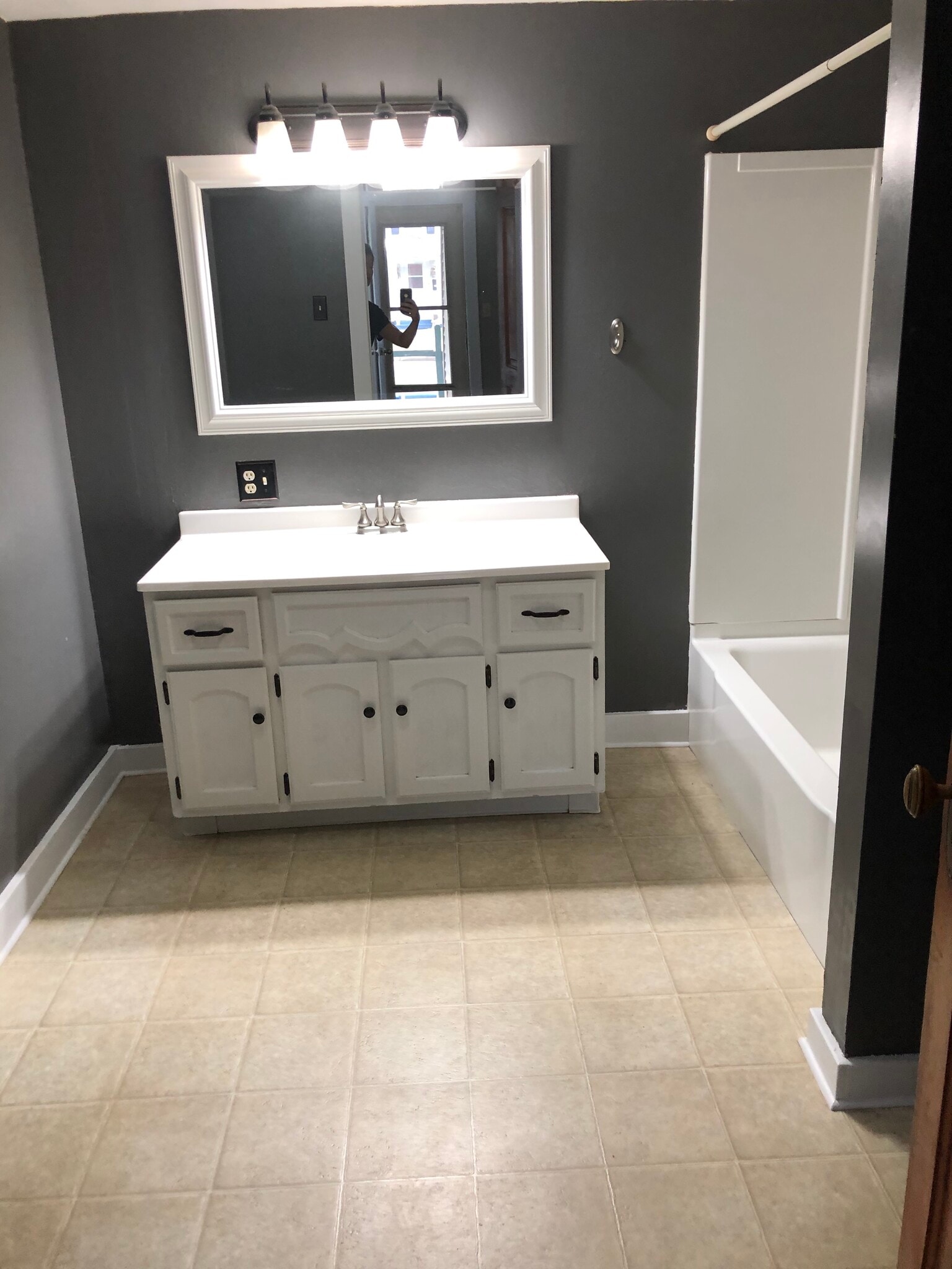 Large Main Floor Bathroom - 827 S 1st St