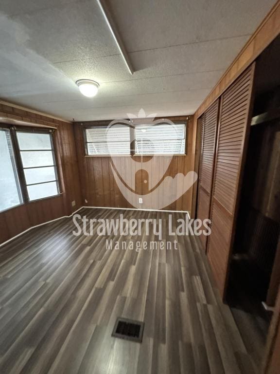 Building Photo - 121 Lakeside Dr