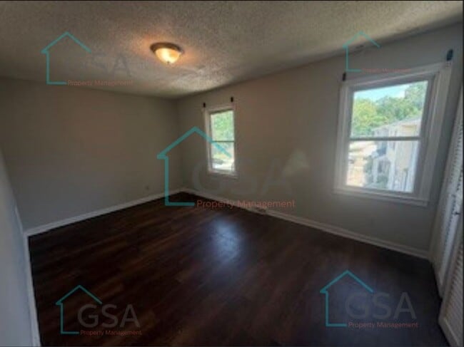 Building Photo - 3 Bedroom 1.5 Bath!!!