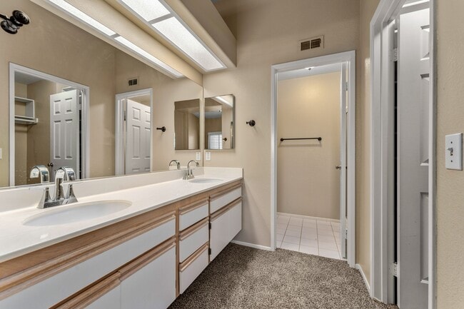 Building Photo - 1010 S Farralon Ln