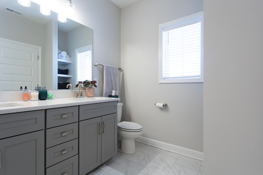 Master Bathroom.2 - 7501 Highway 70 S
