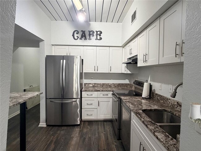 Building Photo - 2320 W Azeele St