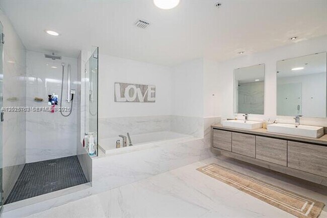 Building Photo - 400 Sunny Isles Blvd