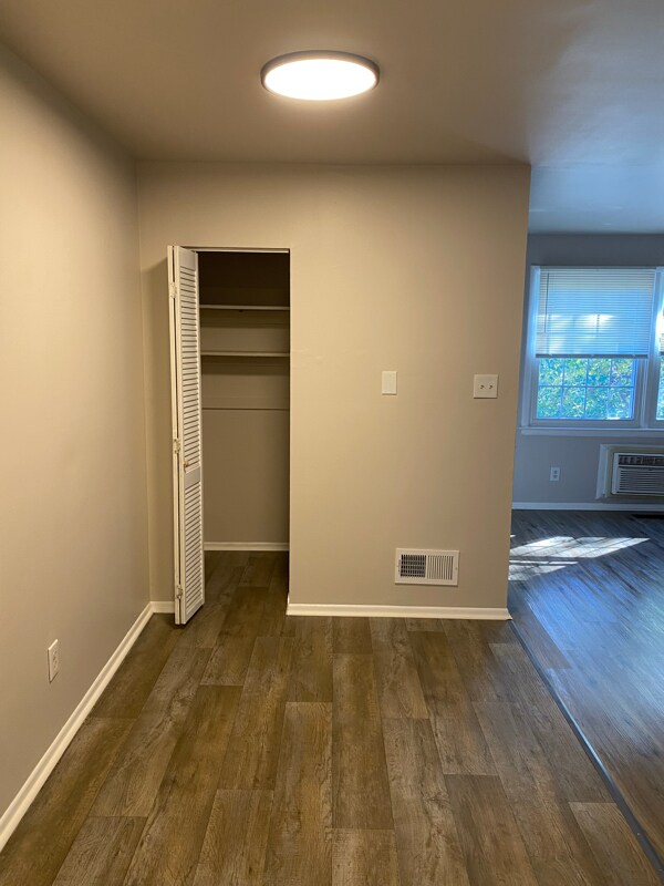 Building Photo - 1615 Bonwood Rd