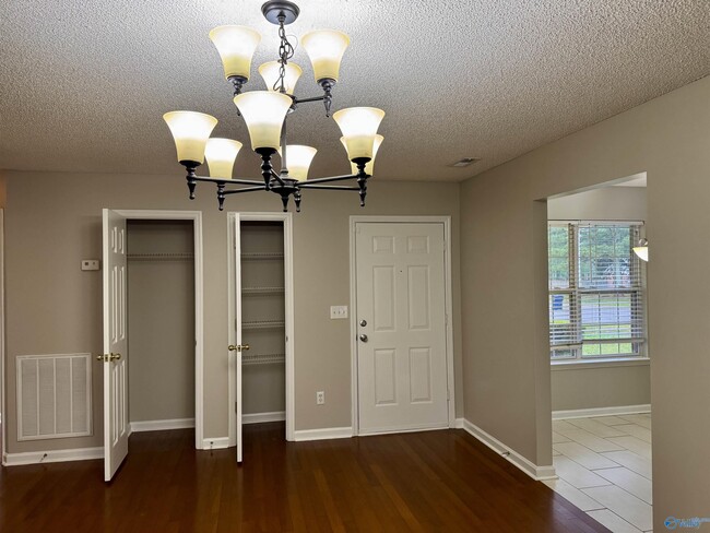 Building Photo - 103 Balsam Poplar Way