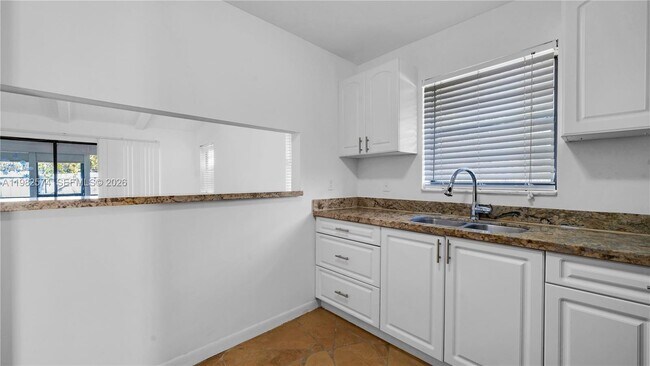 Building Photo - 10583 La Placida Dr