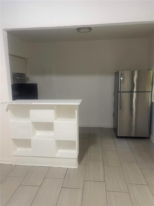 Building Photo - 760 NE 122nd St