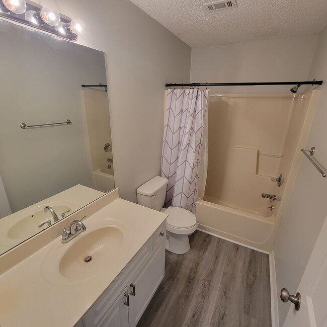 Building Photo - 3/2 Townhouse-Cookeville City Limits-End Unit