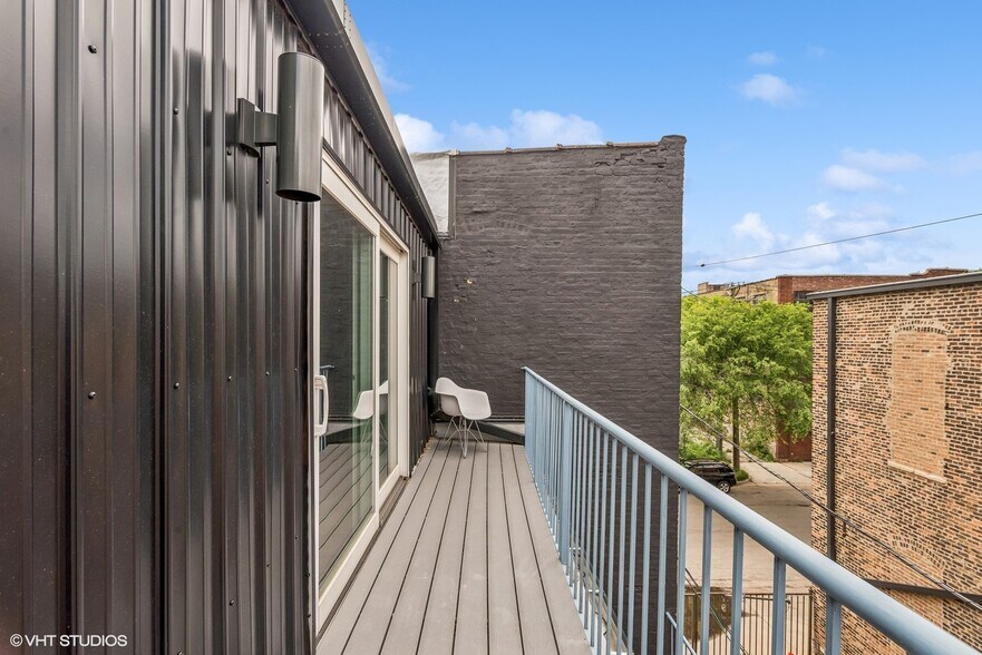 Building Photo - 2156 W Hubbard St