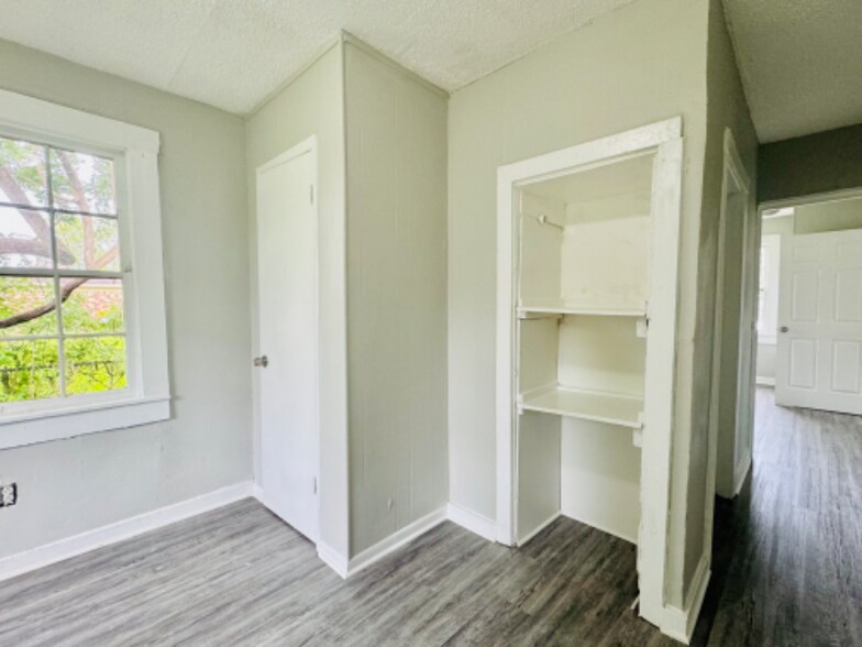 Building Photo - 1501 Nashby St
