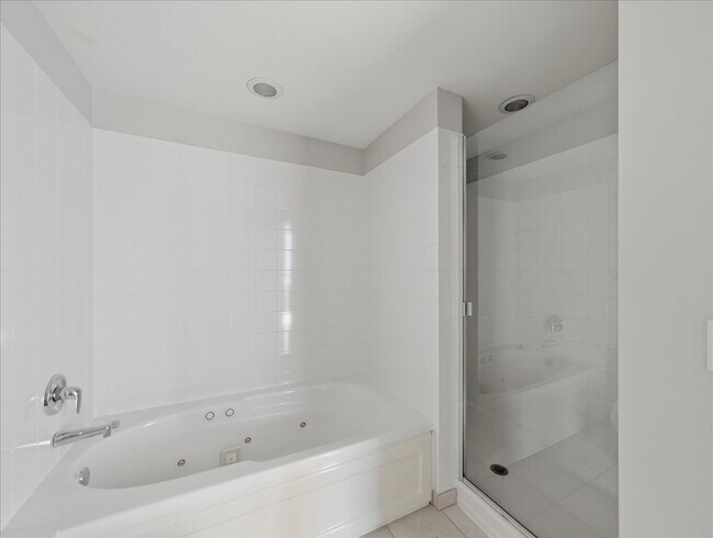 Building Photo - 701 S Wells St