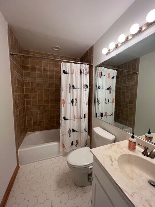 Building Photo - CHARMING TOWNHOME LOCATED IN HIGHLAND HALL...