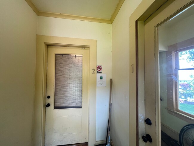 Building Photo - Studio apartment near WWU!