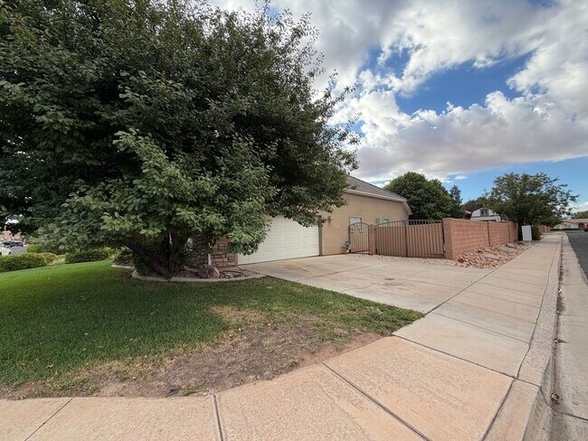 Building Photo - 135 Orchard Ln