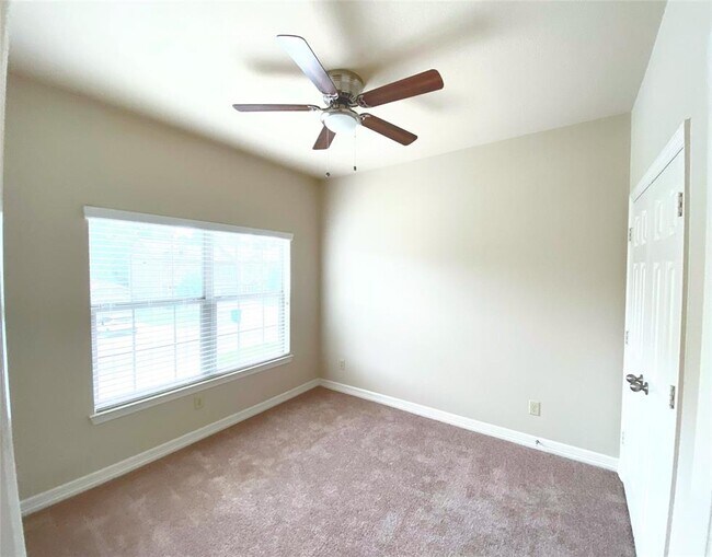 Building Photo - 50 Woodland Hills Dr