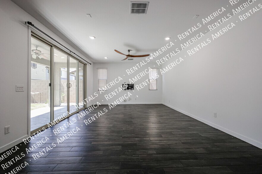 Building Photo - 1051 E Armstrong Wy