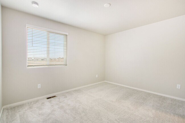 Building Photo - Stunning Home Built in 2022