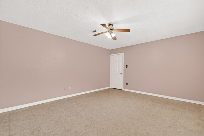 Building Photo - 7403 Shady Vale Ln