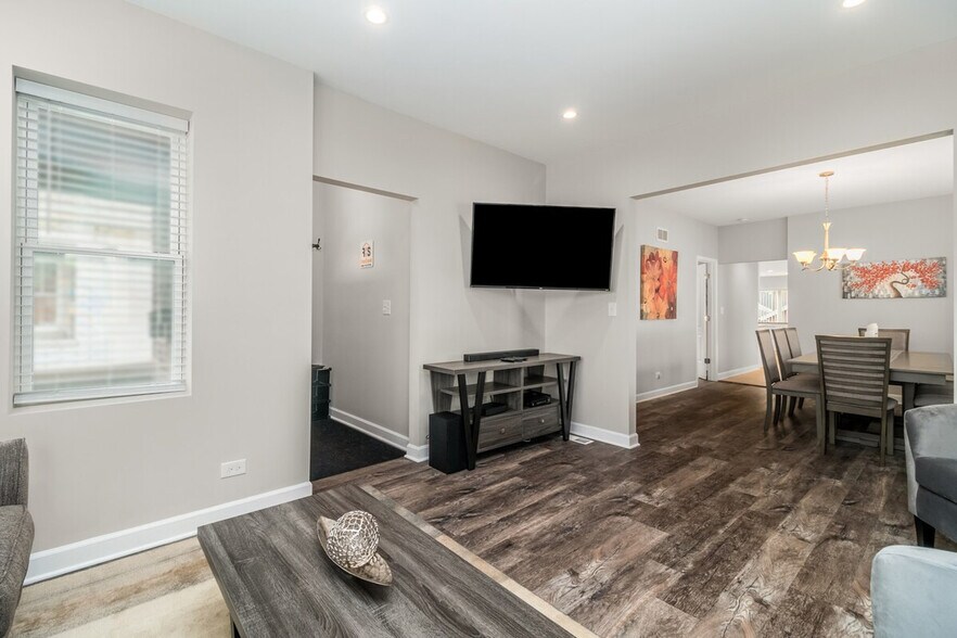 Building Photo - 5539-47 W Archer Ave