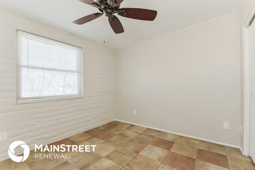 Building Photo - 7520 E Stella Rd