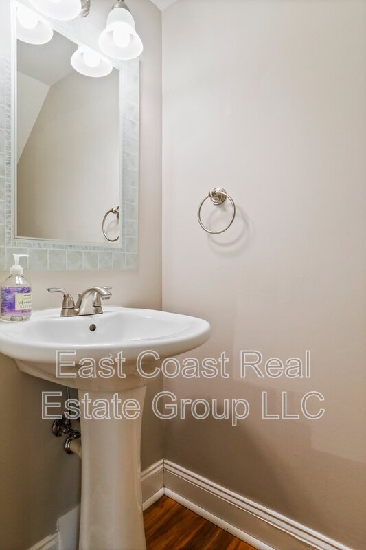 Building Photo - 575 Lancaster Pl