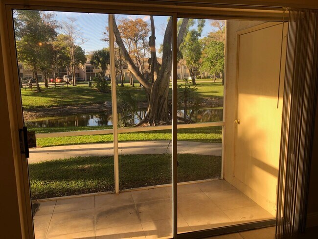 Building Photo - 661 Cypress Lake Blvd