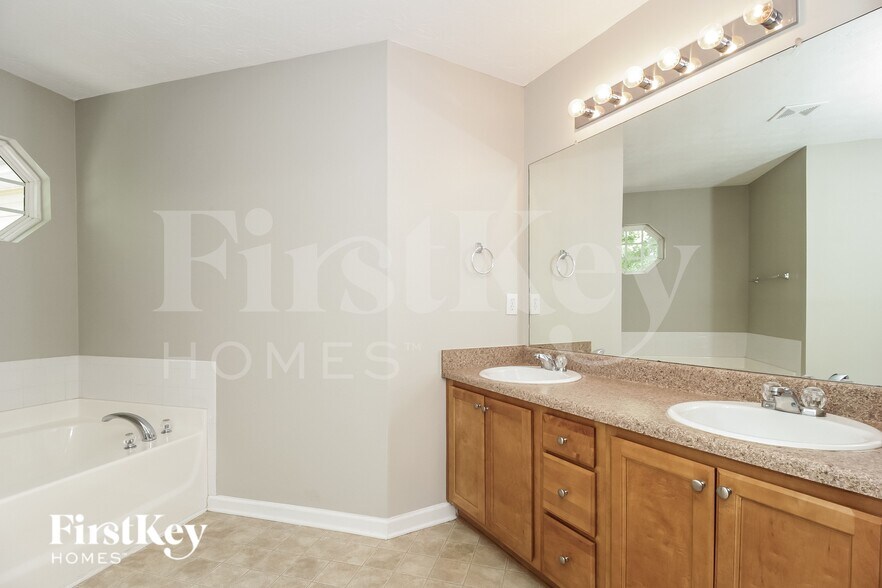 Building Photo - 5435 Yellow Pine Dr