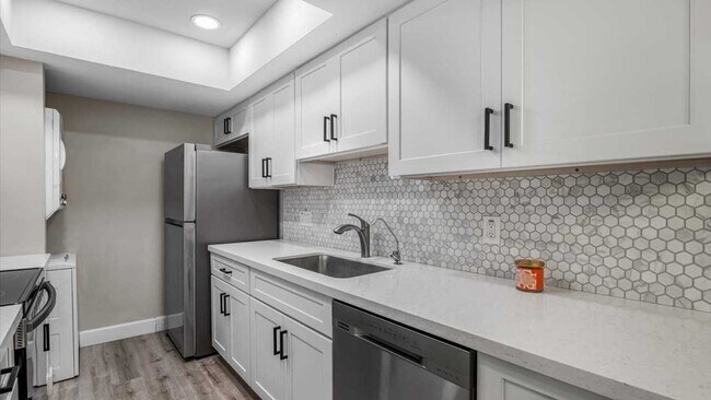 Building Photo - 1143 E Sandpiper Dr