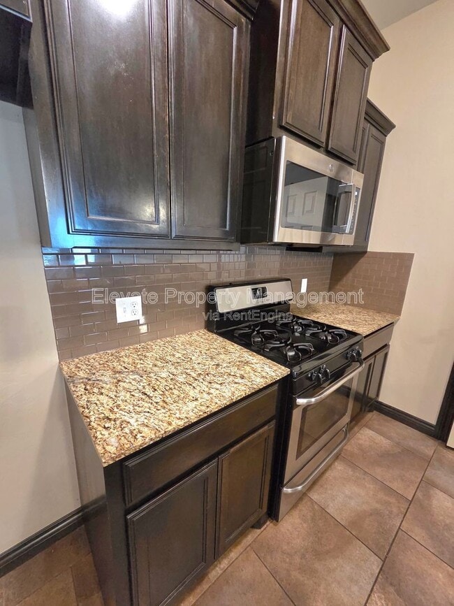 Building Photo - 2301 Starwood Wy