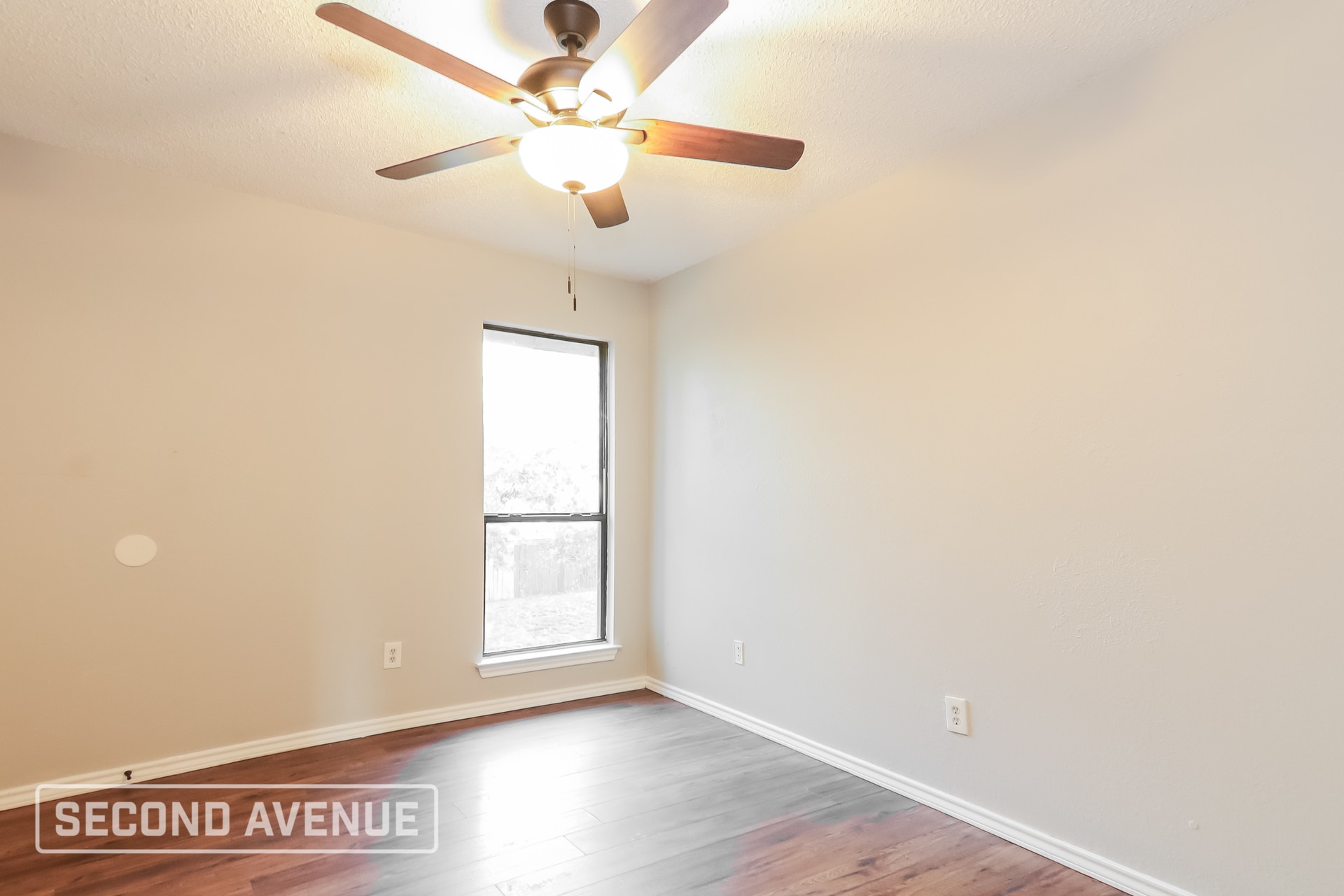 Building Photo - 732 Creekview Ct