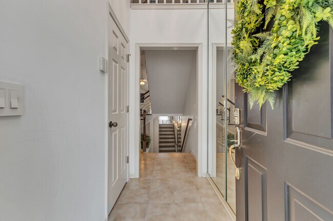 Building Photo - 224 Glenstone Cir