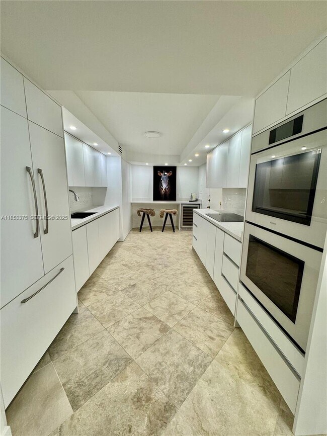 Building Photo - 1111 Crandon Blvd