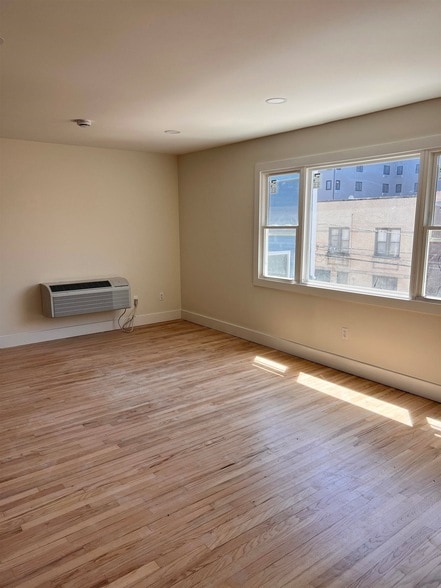 Building Photo - 72 69th St