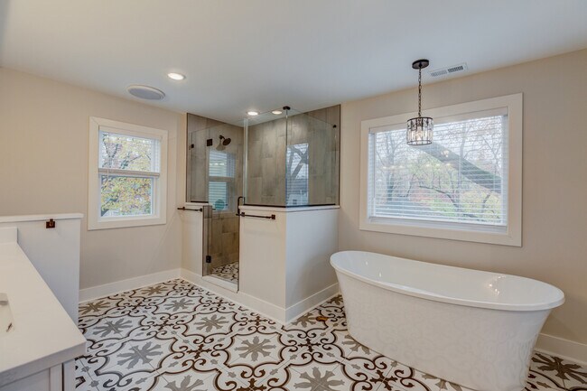 Building Photo - 5241 Lyman Ave