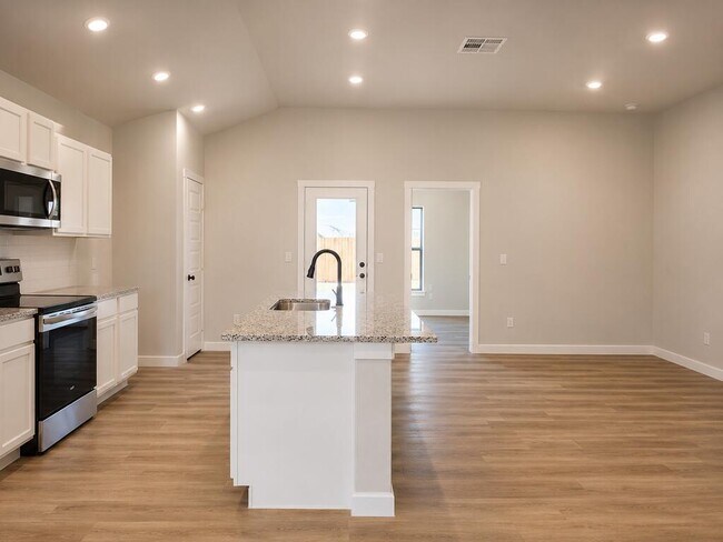 Building Photo - 2416 Goldfinch Rd