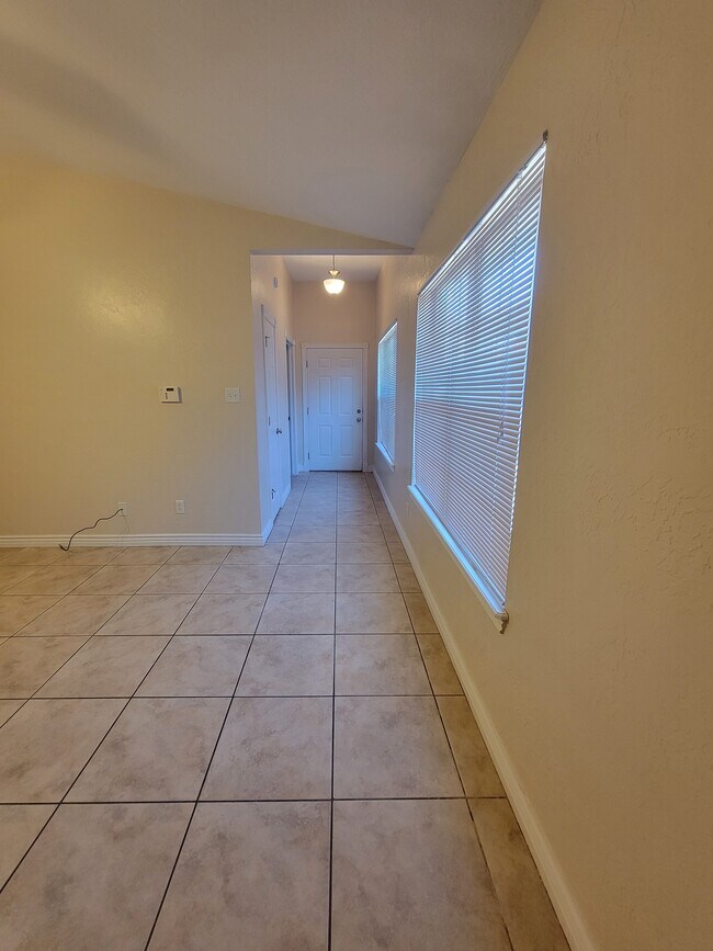 Building Photo - 1308 SW B Ave