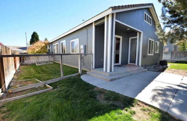 Building Photo - Pet Friendly 4 Bedroom Home Available in T...