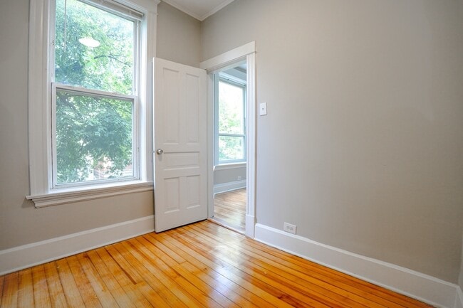 Building Photo - 1444 N Maplewood Ave