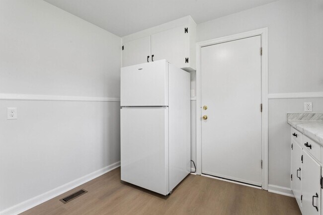 Building Photo - 3BR/1BA Renovated Brick Rancher | 1-Car Garage | Hampton – Coliseum Central