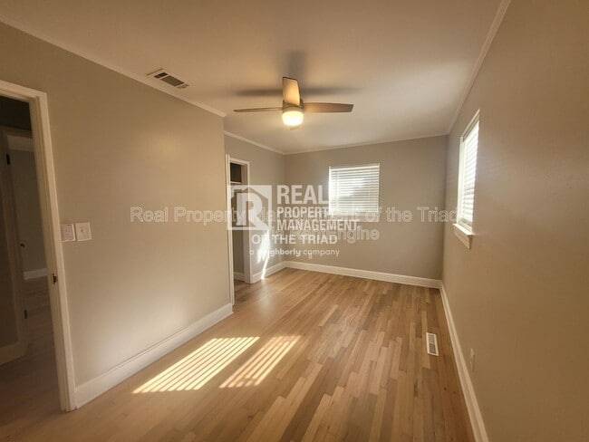 Building Photo - 593 Kinard Dr NE