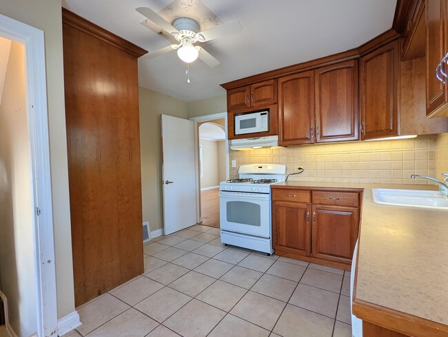 Building Photo - 514 N Emerson St