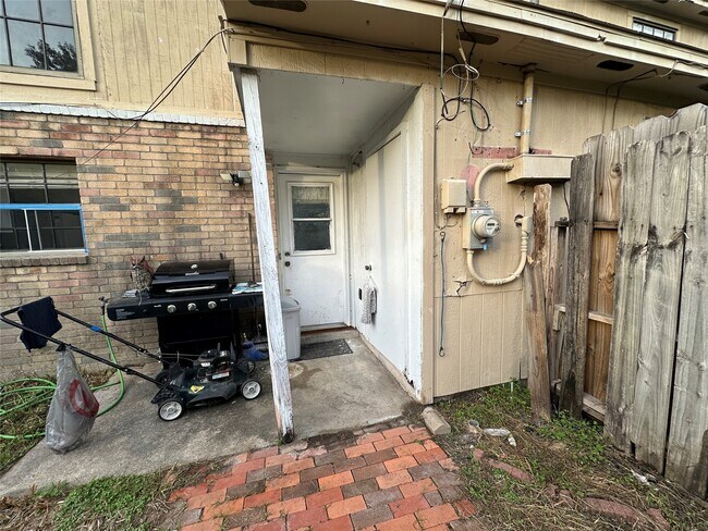 Building Photo - 4120 Hartt St