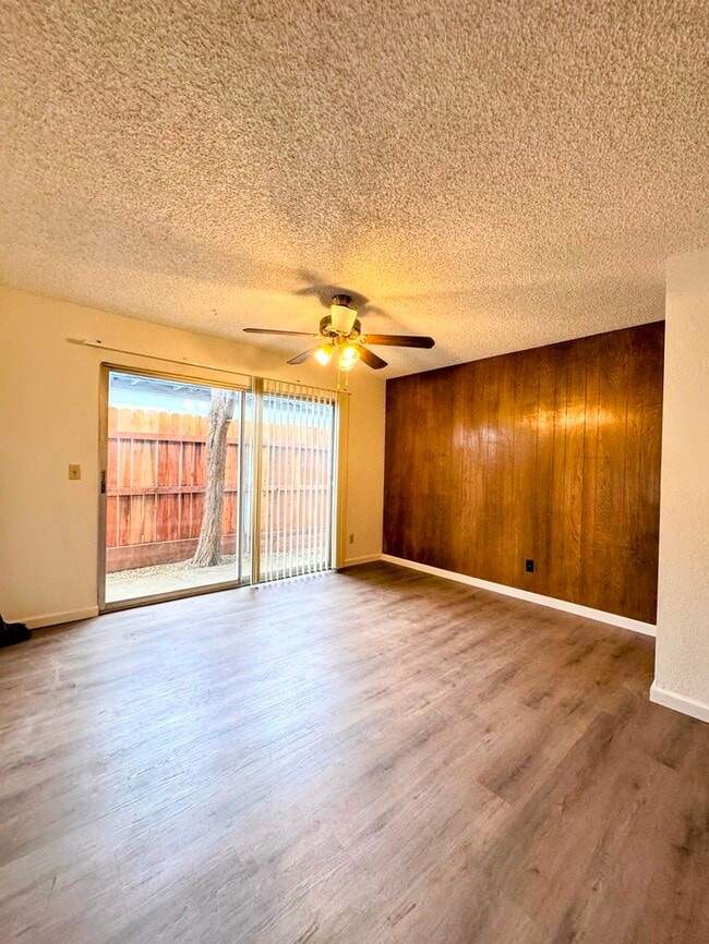 Building Photo - Spacious 2 Bedroom Duplex in Sacramento